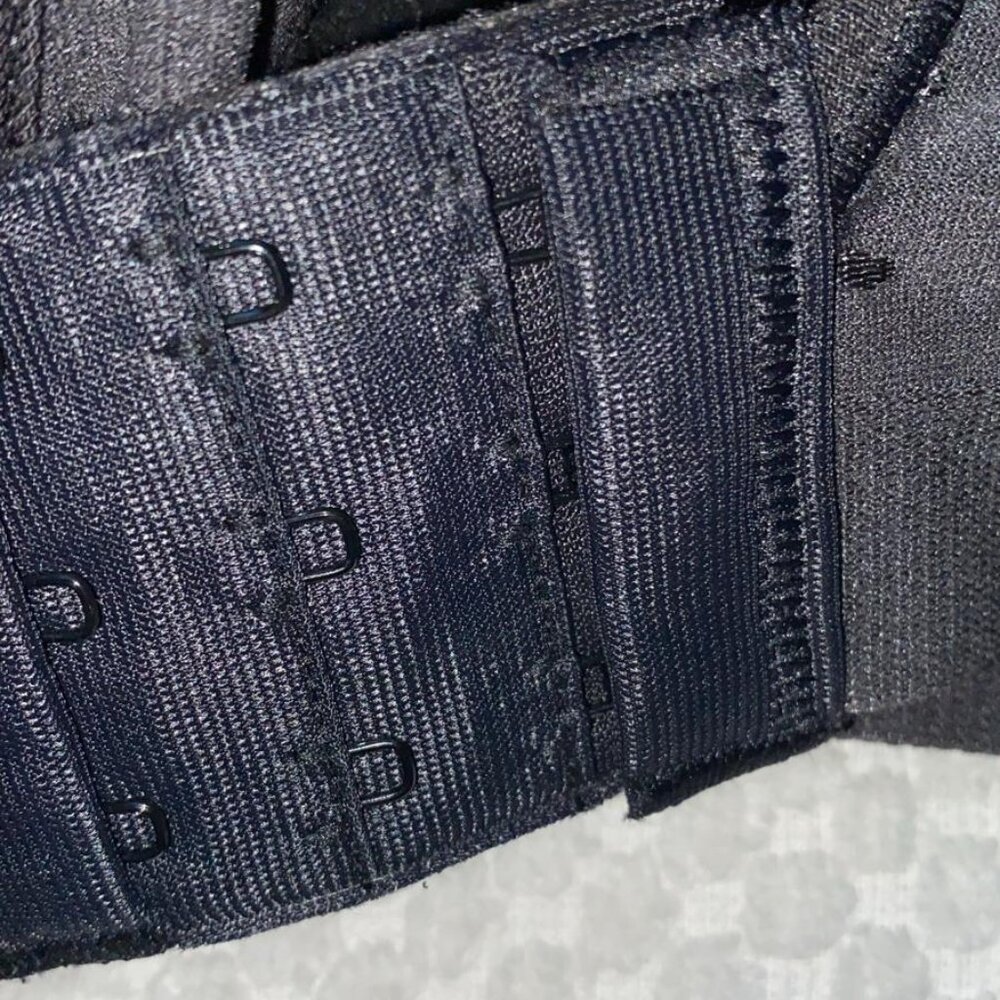 Bali Comfort Revolution Shaping Wireless Smoothing Bra - Picture 4 of 8